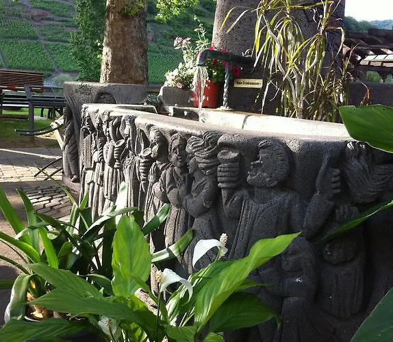 多伦膳食公寓酒店 3*